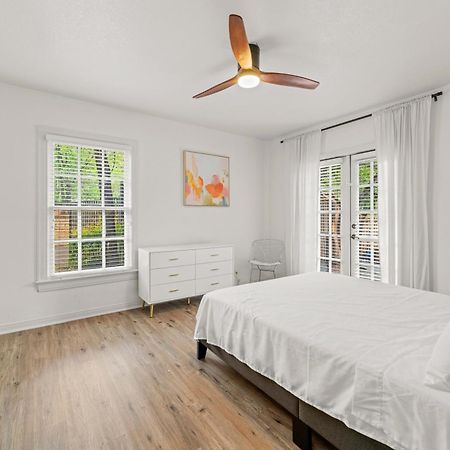 Kessler Park Getaway Villa Dallas Bagian luar foto