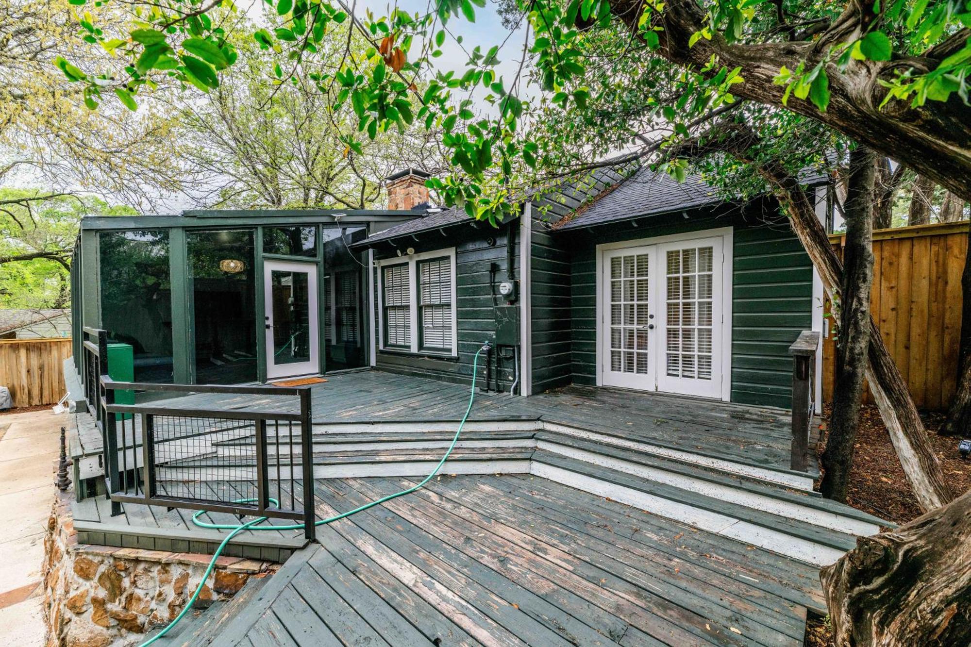 Kessler Park Getaway Villa Dallas Bagian luar foto